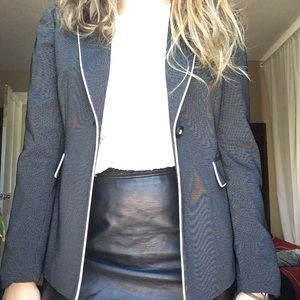 Fine polka dotted blazer with white piping